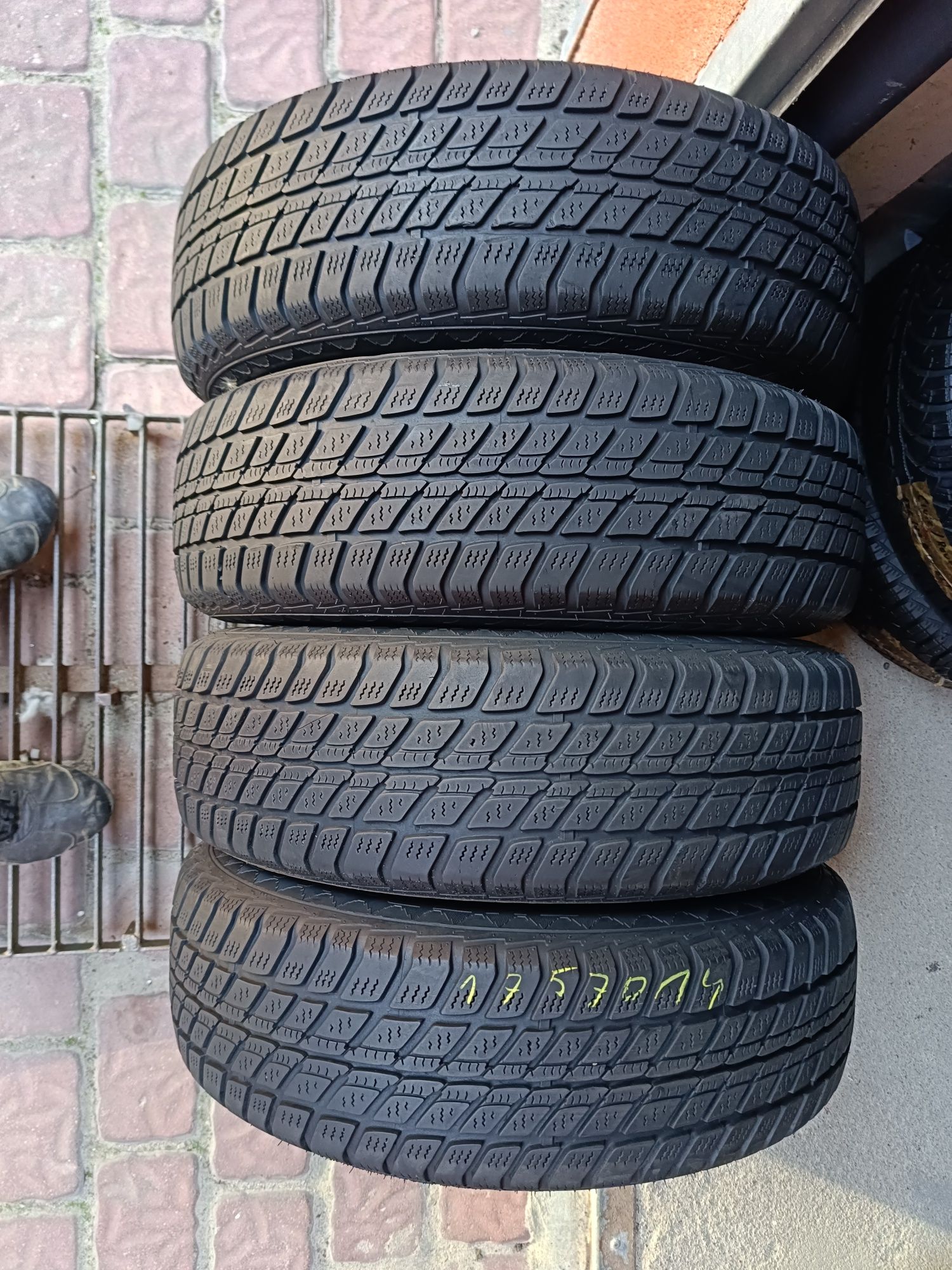 Opony wielosezonowe 175/70r14