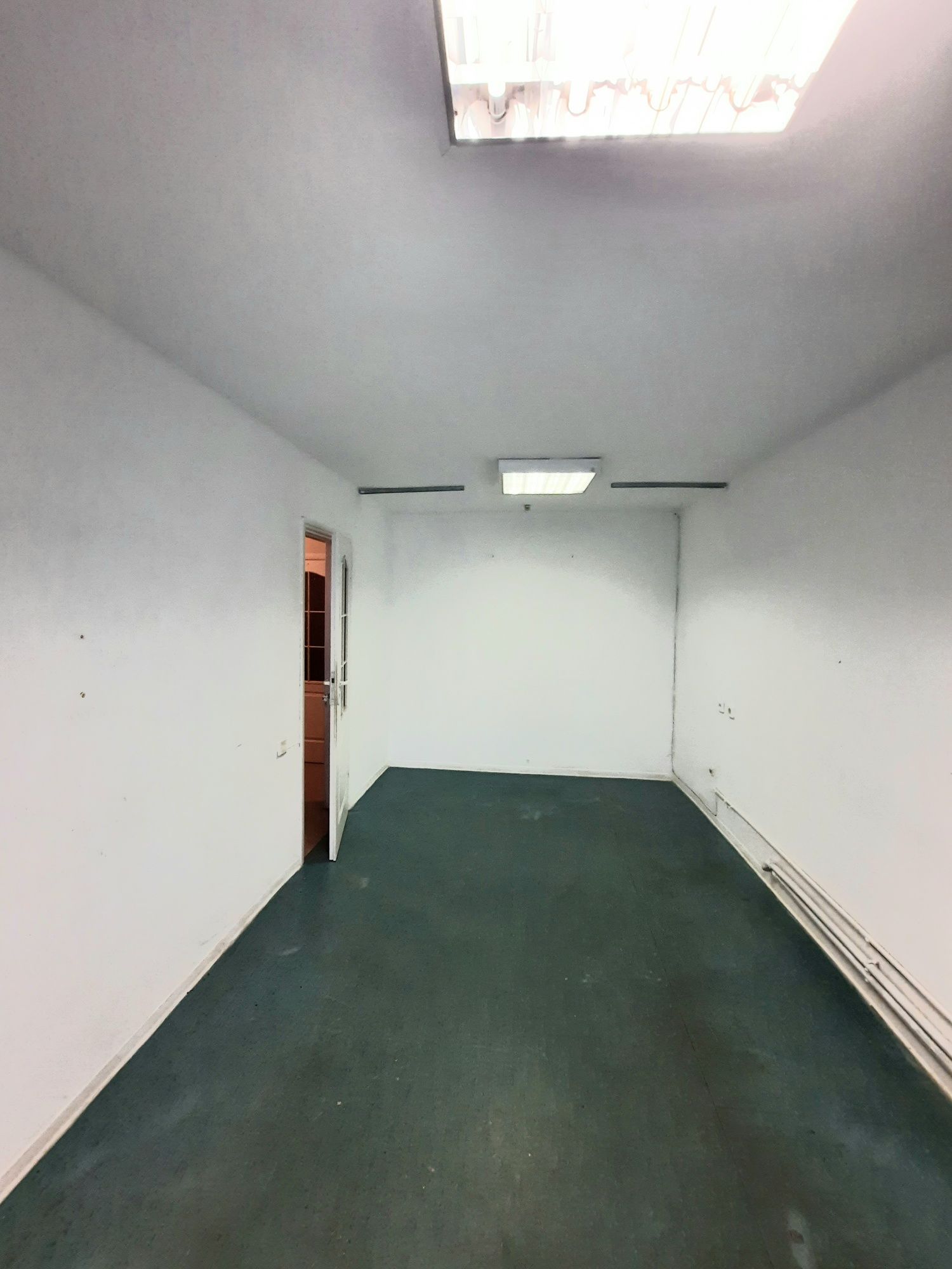 Площа S=390 m2.Три ФАЗИ, тобто 220/380V.