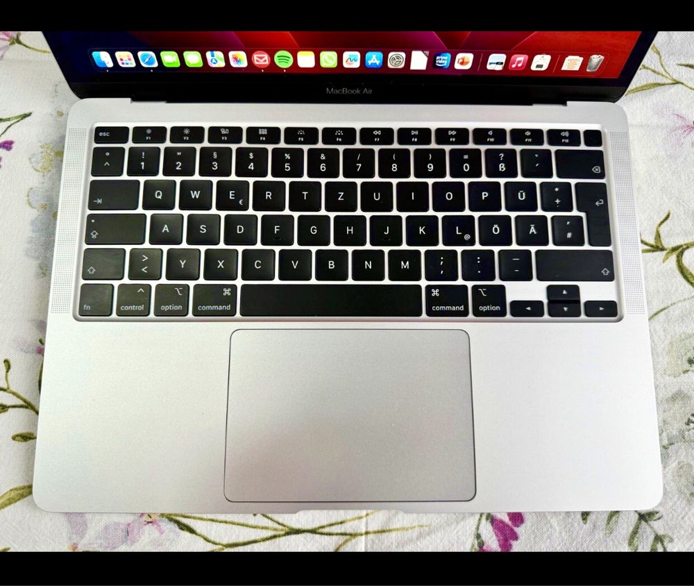 Macbook air 2020 8/256 gb з оригінальною коробкою