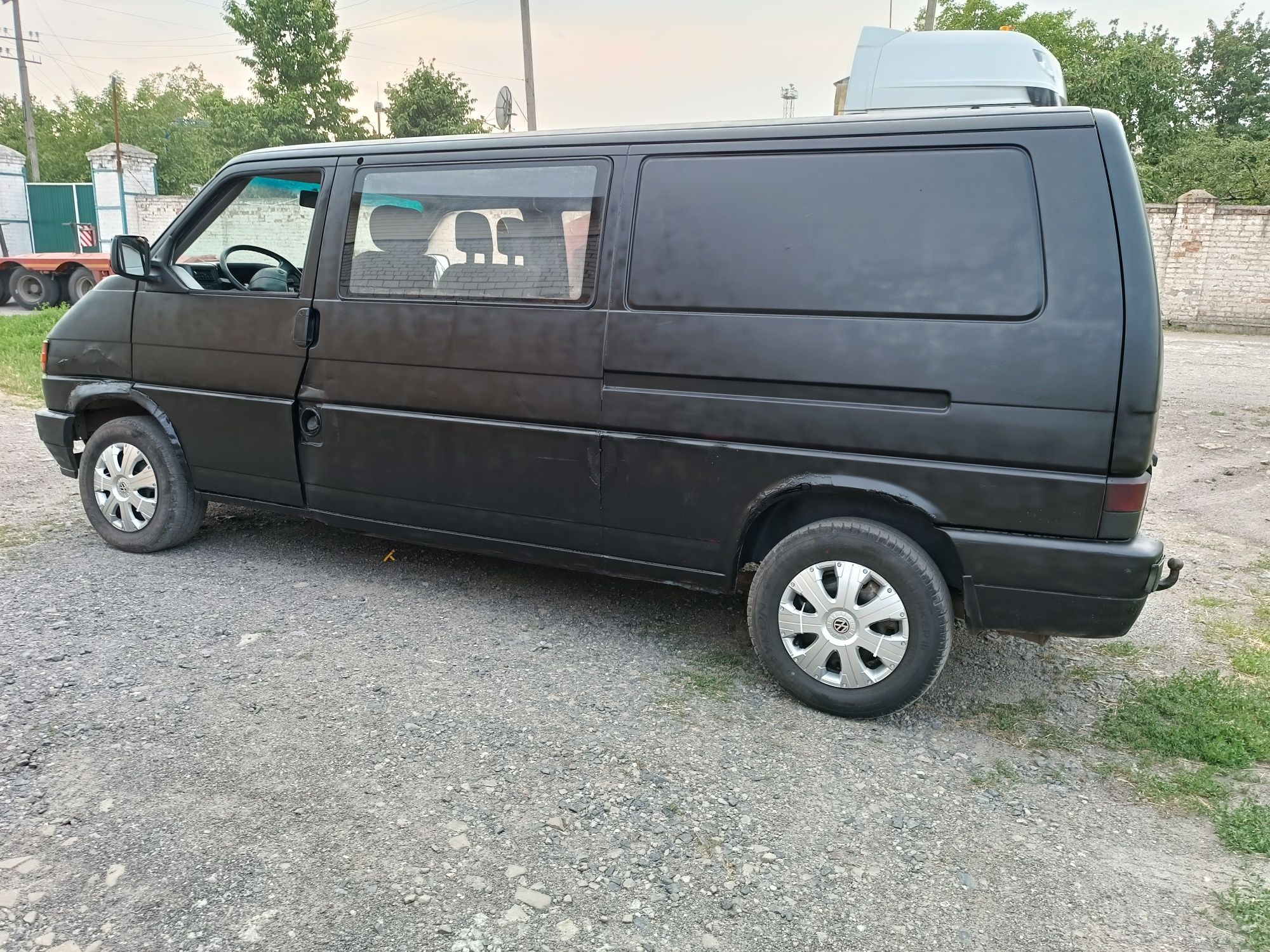 Продам volkswagen т4 пассажир 8+1. Дизель.