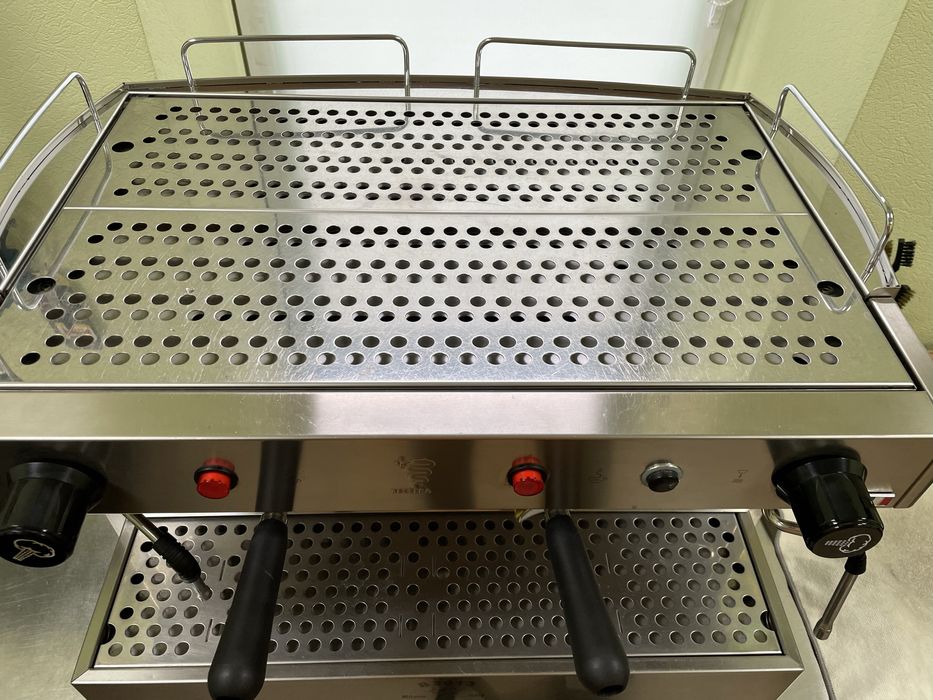 Професійна кавомашина Bezzera Rosare