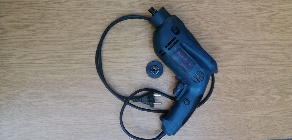 Дрель .под ремонт или запчасти.