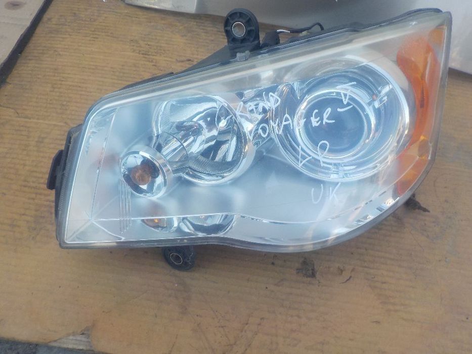 CHRYSLER GRAND VOYAGER V LAMPA XENON LEWY PRZÓD UK