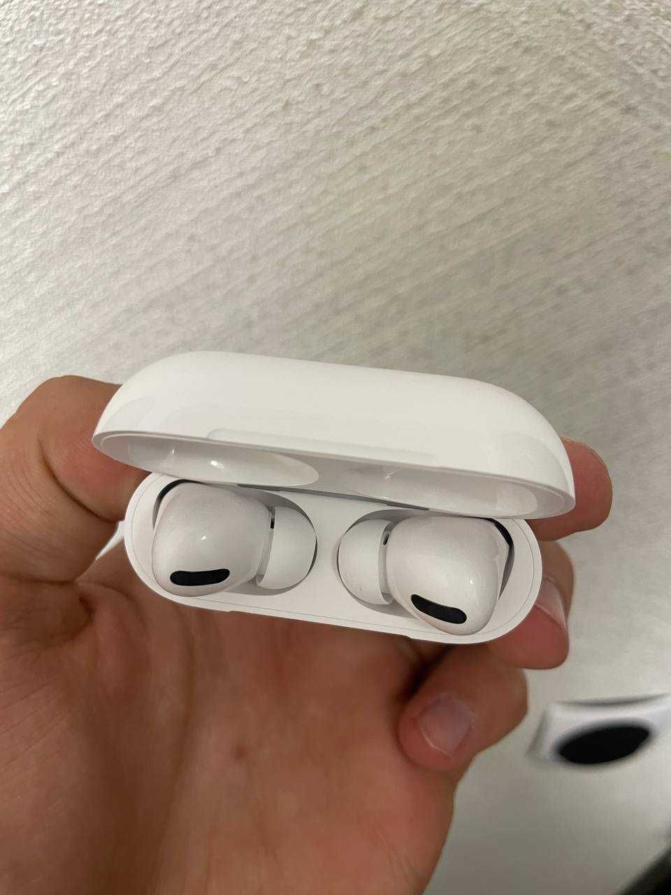 Навушники AirPods Pro !