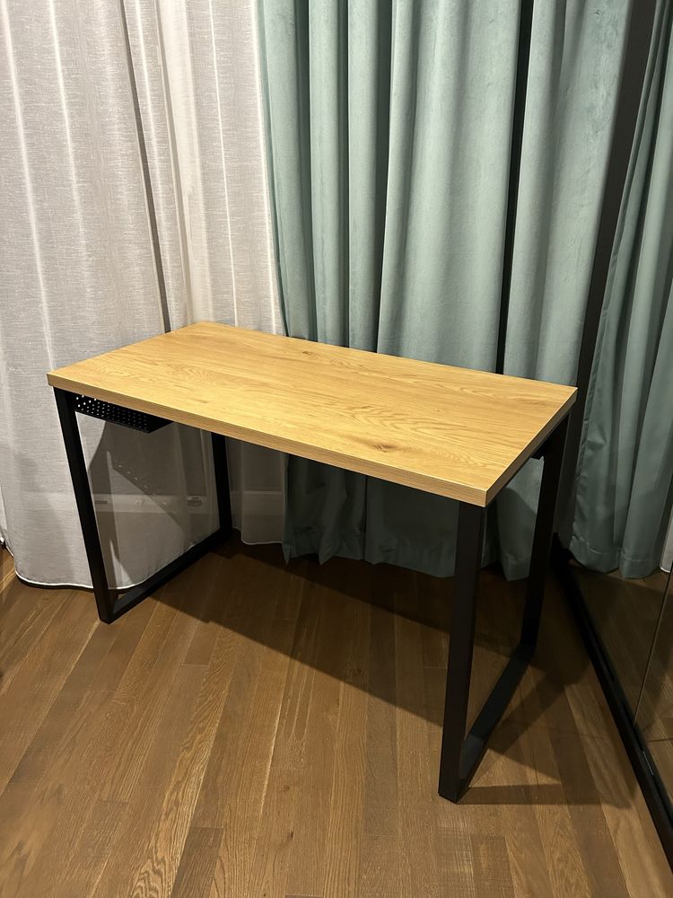 Stół 55x110 kolor dębu/czarny Jysk