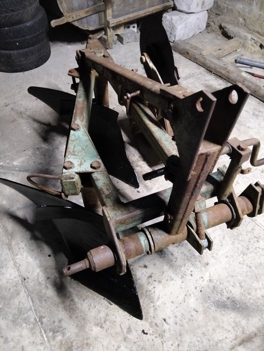 Sprzedam 3 pługi dwu skibowe wraz z krojem