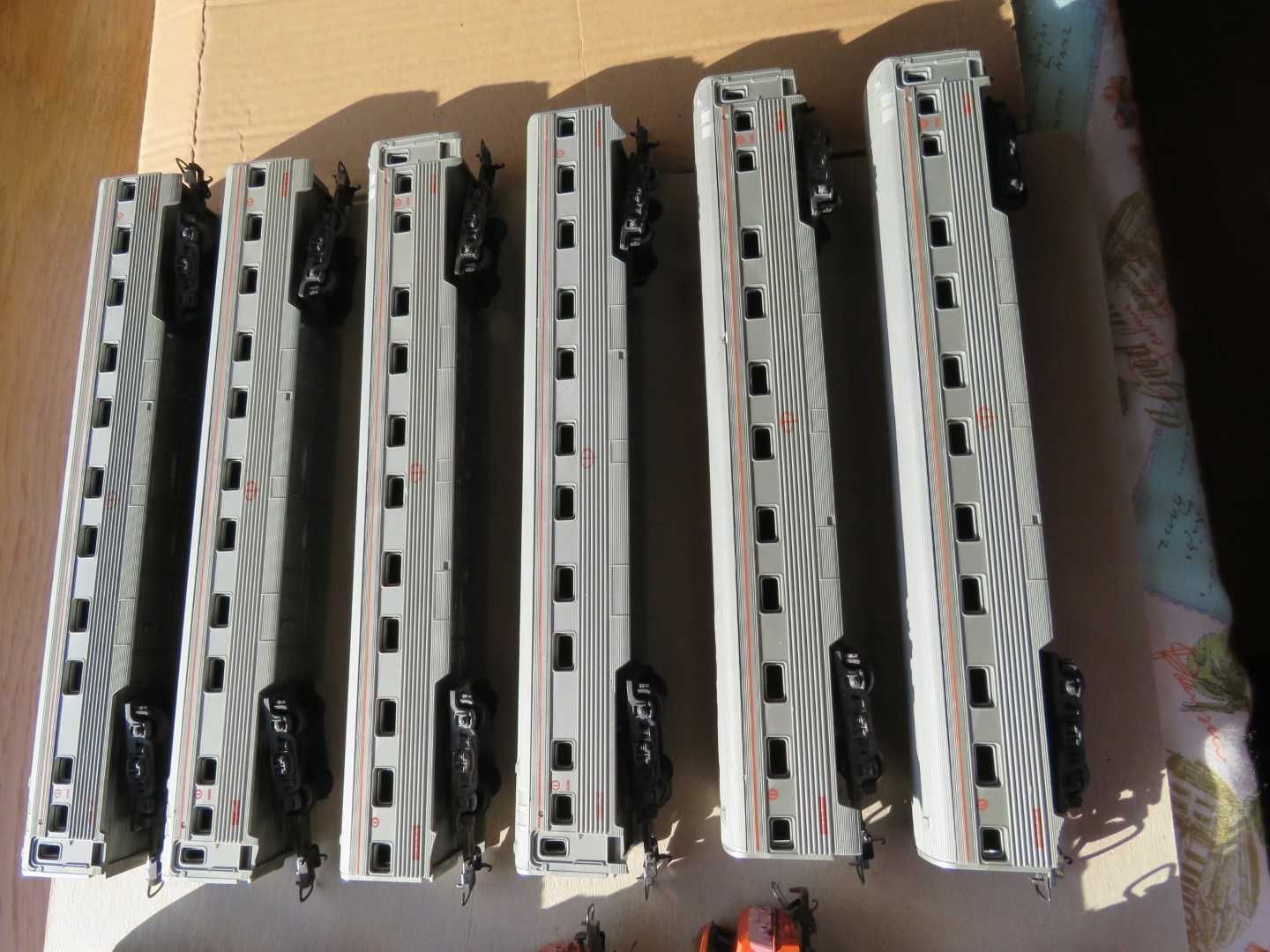 Comboios electricos escala HO, logotipo CP e Galp