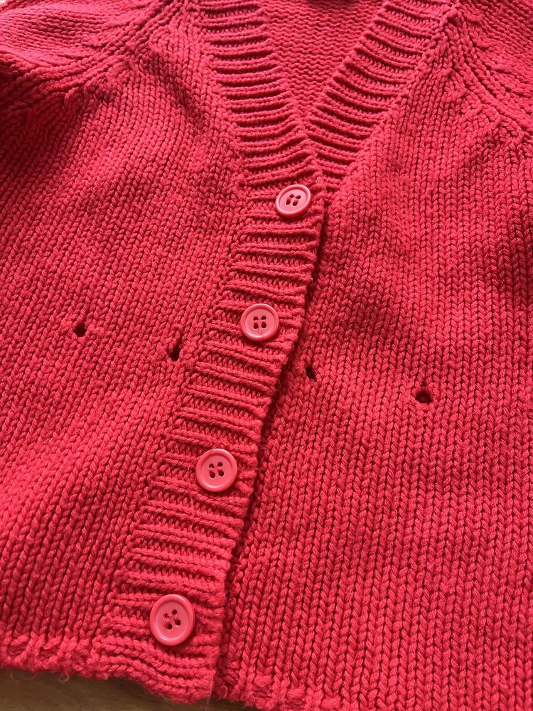 Sweter na guziki 98 czerwony akryl.