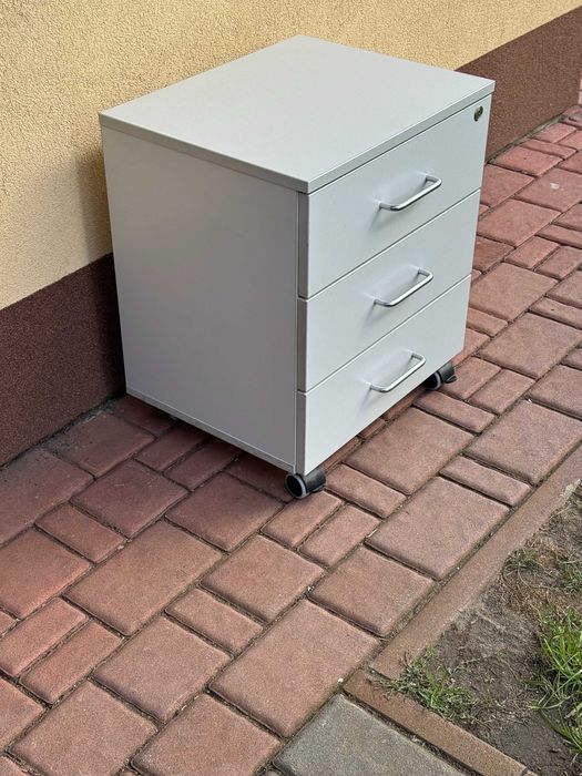 Do sprzedania używana szafka biurowa