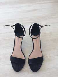 Sandalias pretas Stradivarius