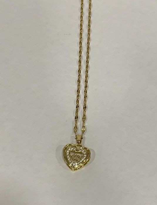 Colar em aço inoxidável com coração brilhante