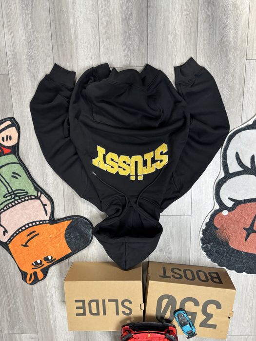 Czarna bluza z kapturem Stussy ciepla i mila w dotku