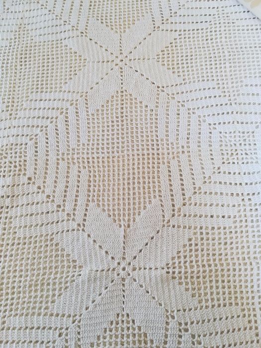 Colchas em crochet lindas e branquinhas