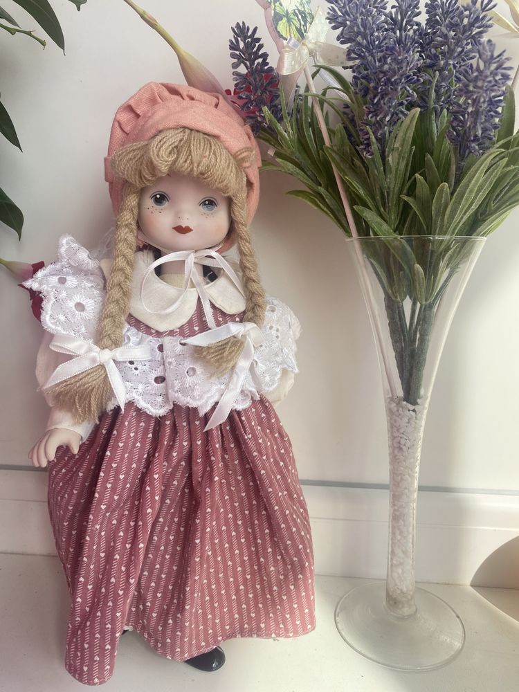 Порцелянова лялька   Фарфорова
