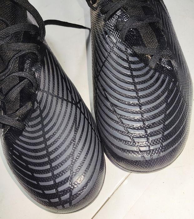 Бутсы Adidas Predator edge3,копочки,трава,28см,43р.