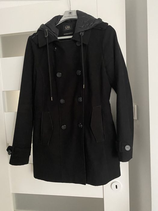 Plaszcz czarny z kapturem