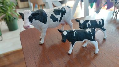 Figurki krowa z cielakami Schleich