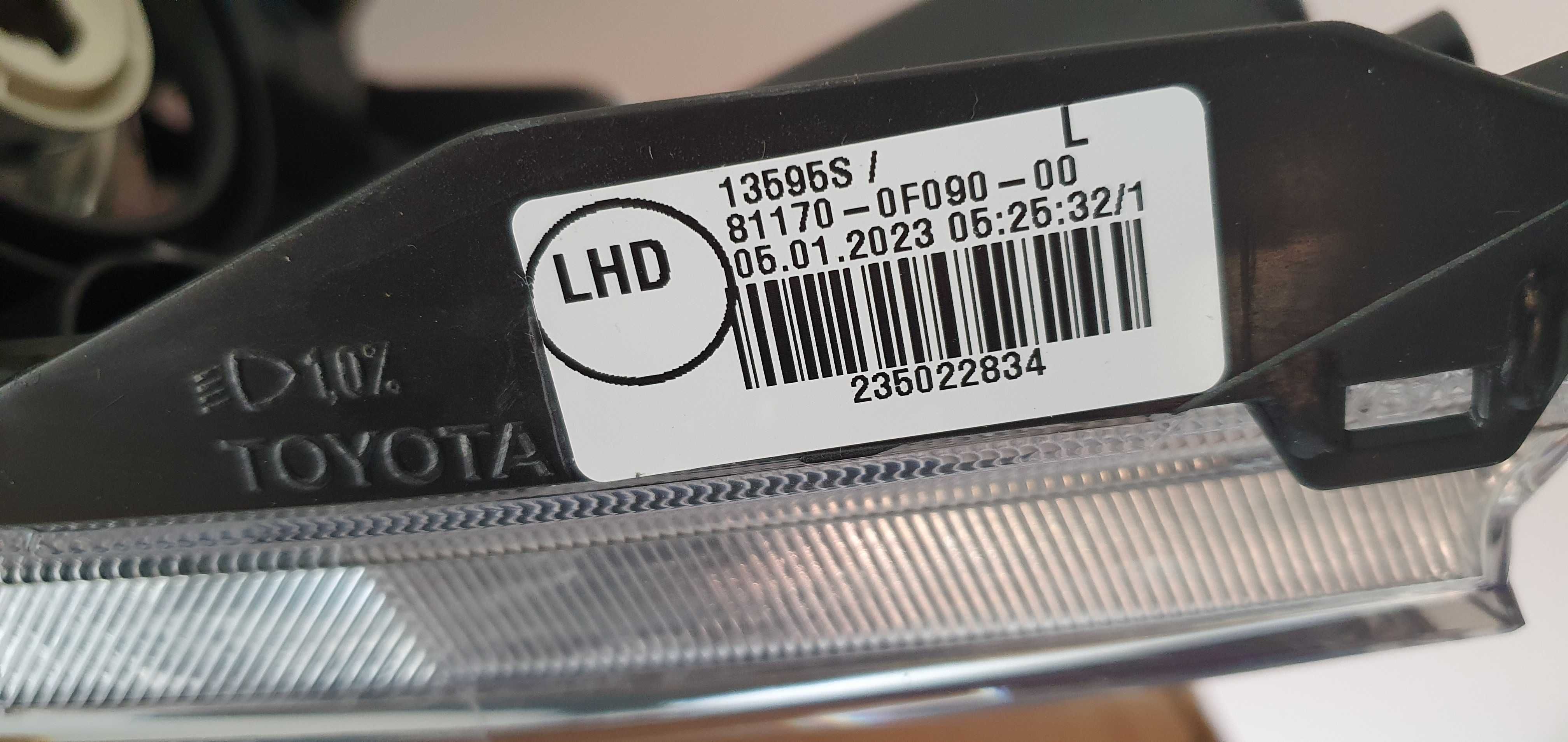Lampa lewy przód Toyota Verso 09- lift OE Nowa