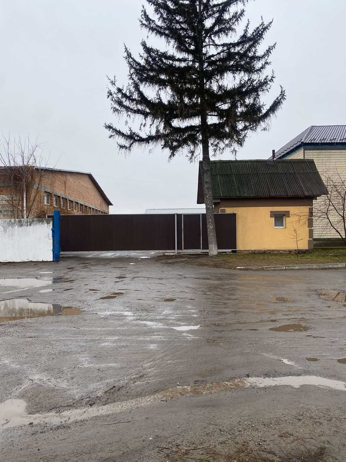 База 5000м і 1,6 га землі