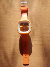 Zegarek z wymiennym silikonowym paskiem