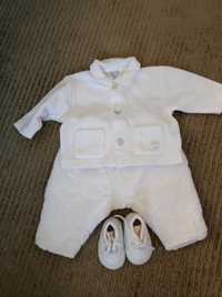 Conjunto bebé branco neve (calça, casaco e sapatinhos)