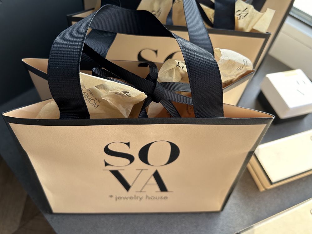 Стильне упакування для прикрас бренду SOVA