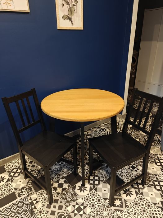 Stół okrągły IKEA GAMLARED + 2 krzesła STEFAN, czarne drewno, zestaw