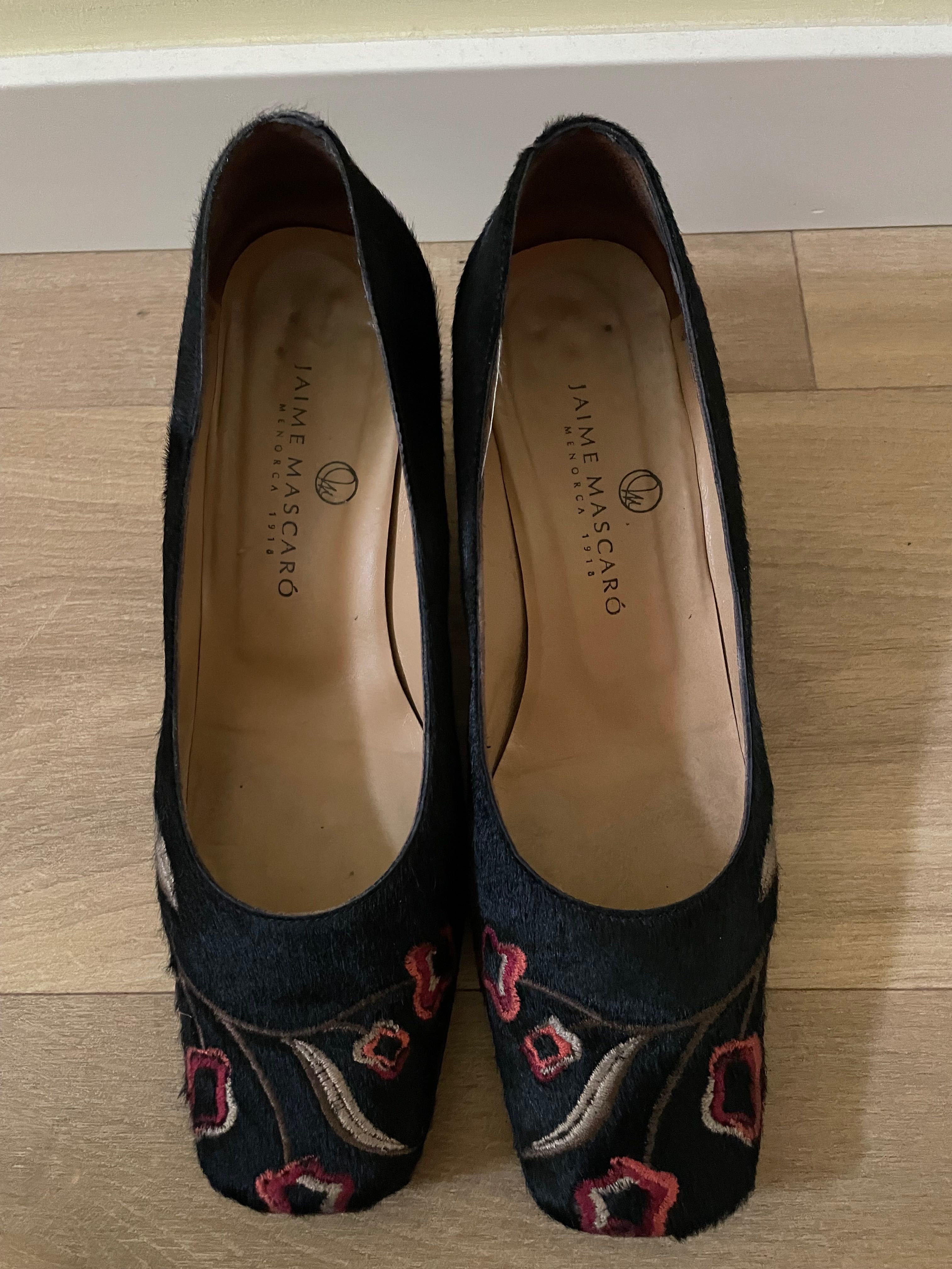 Sapatos de senhora Jaime Mascaró bordado 37,5 em pele e pêlo