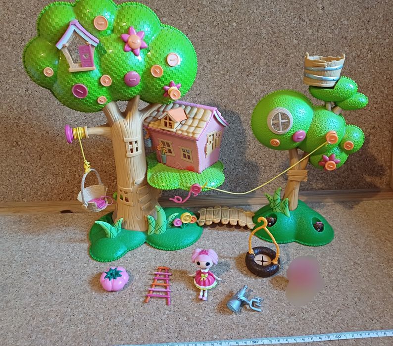 Lalaloopsy casa na árvore, boneca e acessórios. Conjunto.