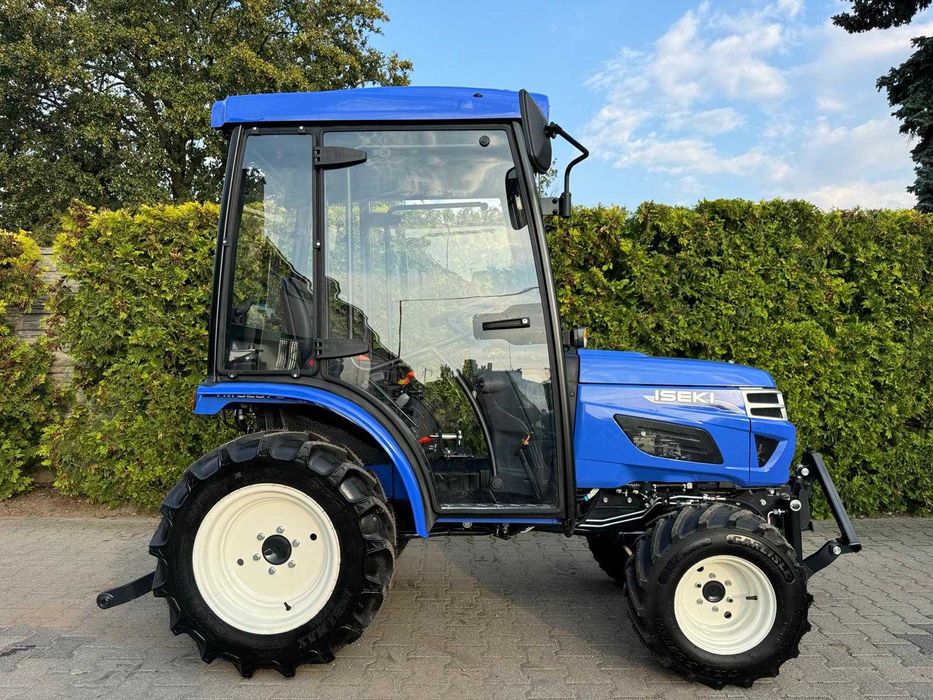 Traktor komunalny ISEKI TM3267AL ECO z ogrzewaną kabiną i przednim TUZ