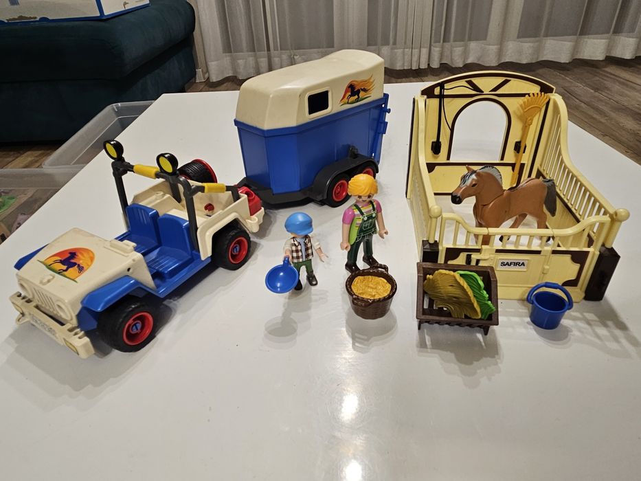 Playmobil wieś box z koniem stajnia  auto do transportu koni jeep