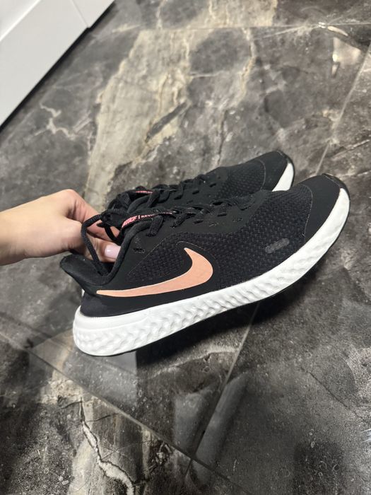 Кросівки жіночі Nike