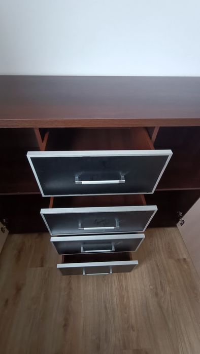 Komoda brązowo- biała 100 cm wysokości