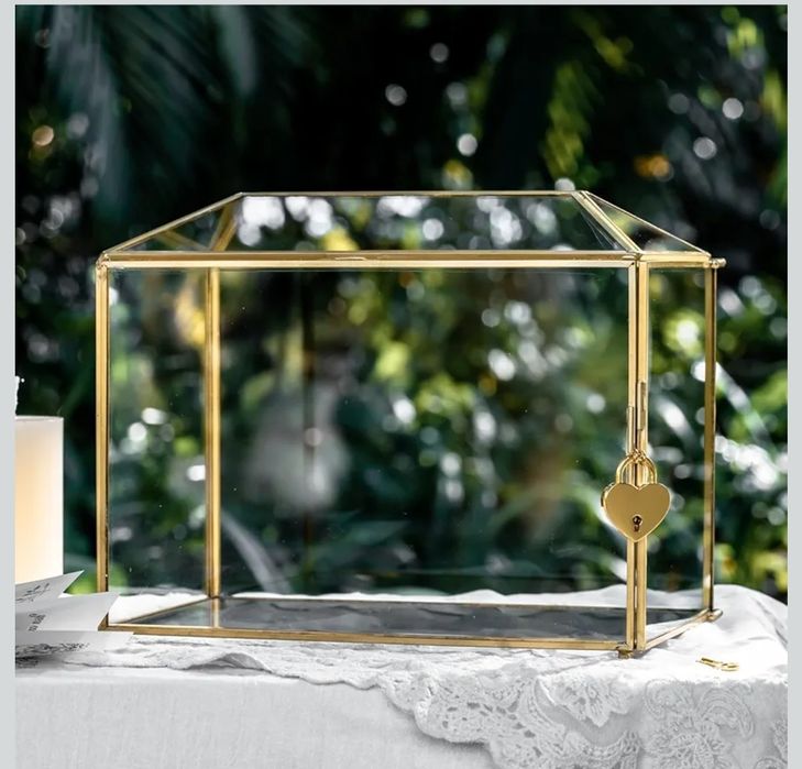 Caixa em vidro de cartões de casamento