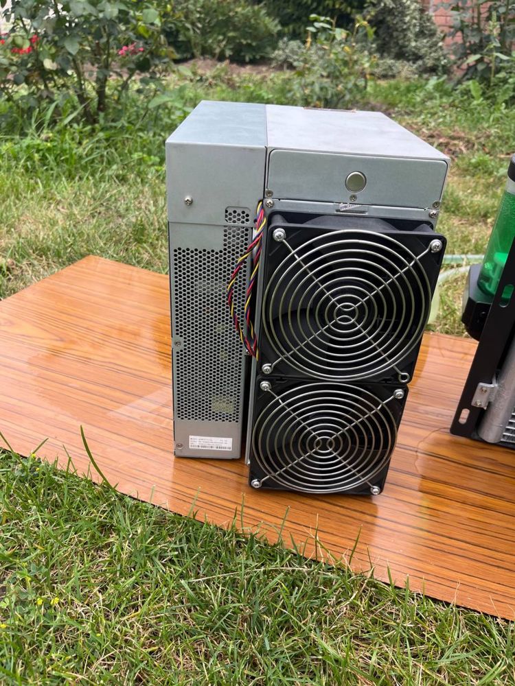 Antminer T19 Hydro 115th Асик з рідинним охолодженням