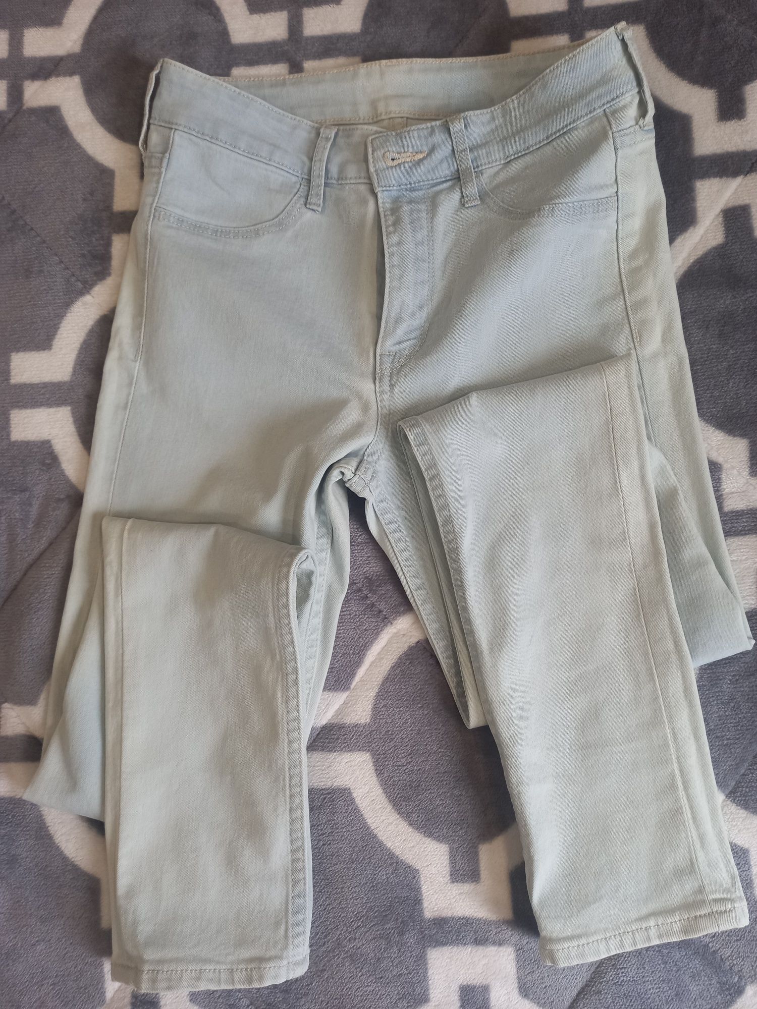 Класичні джинси skinny світлого кольору розмір 25