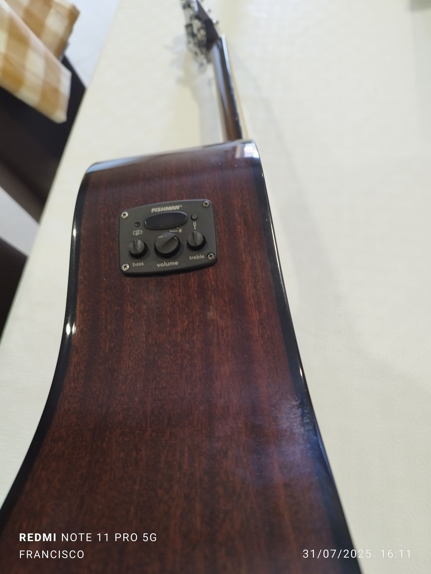 Guitarra fender semi acústica