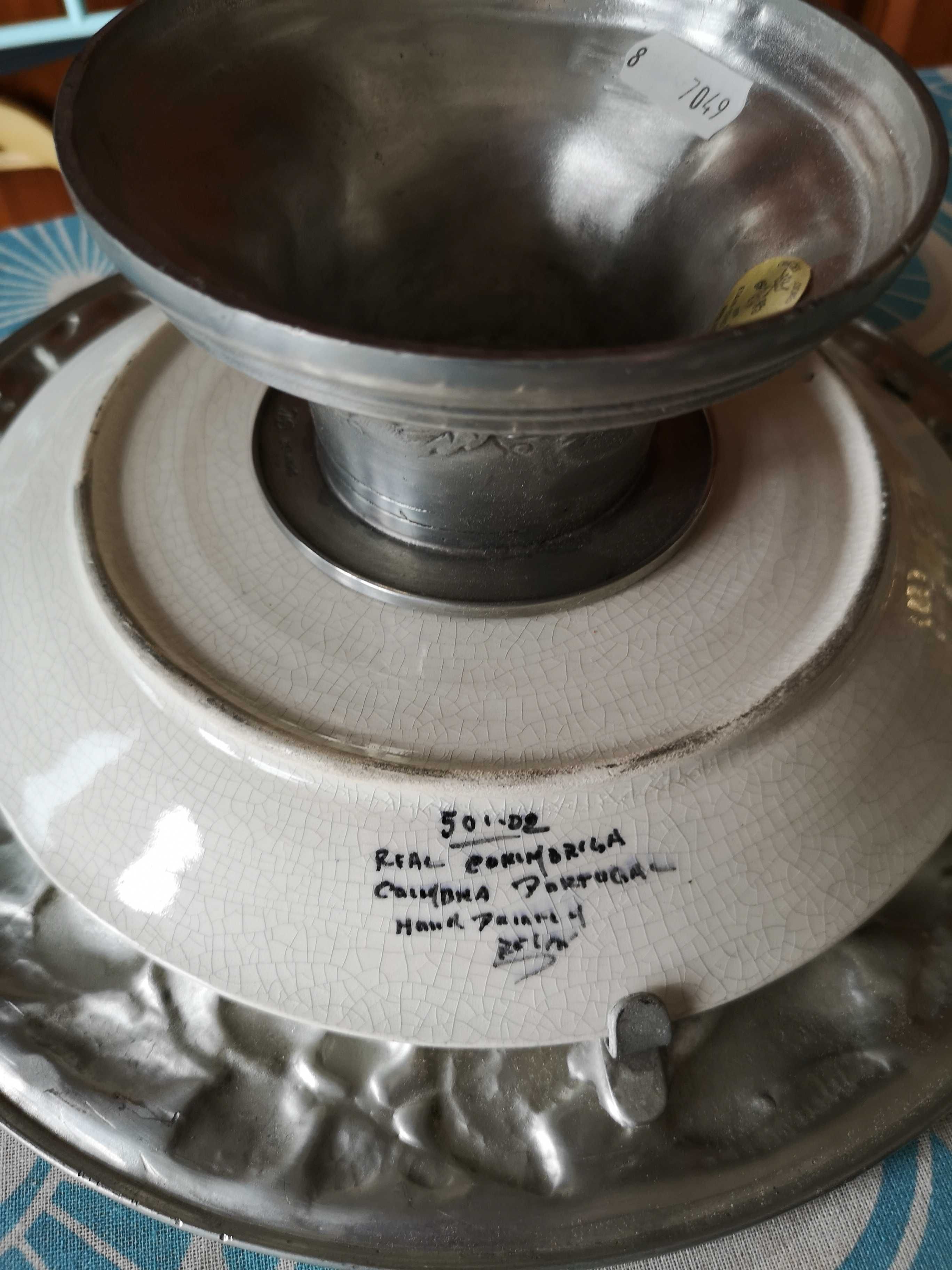 fruteira em porcelana e estanho