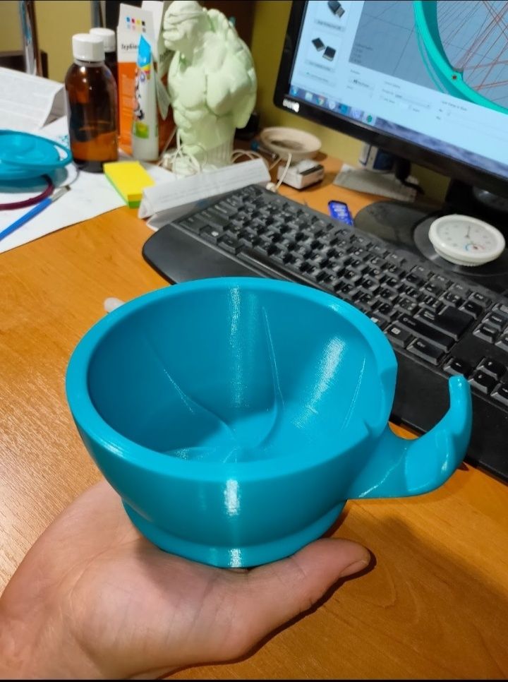 Удобная пластиковая чаша
