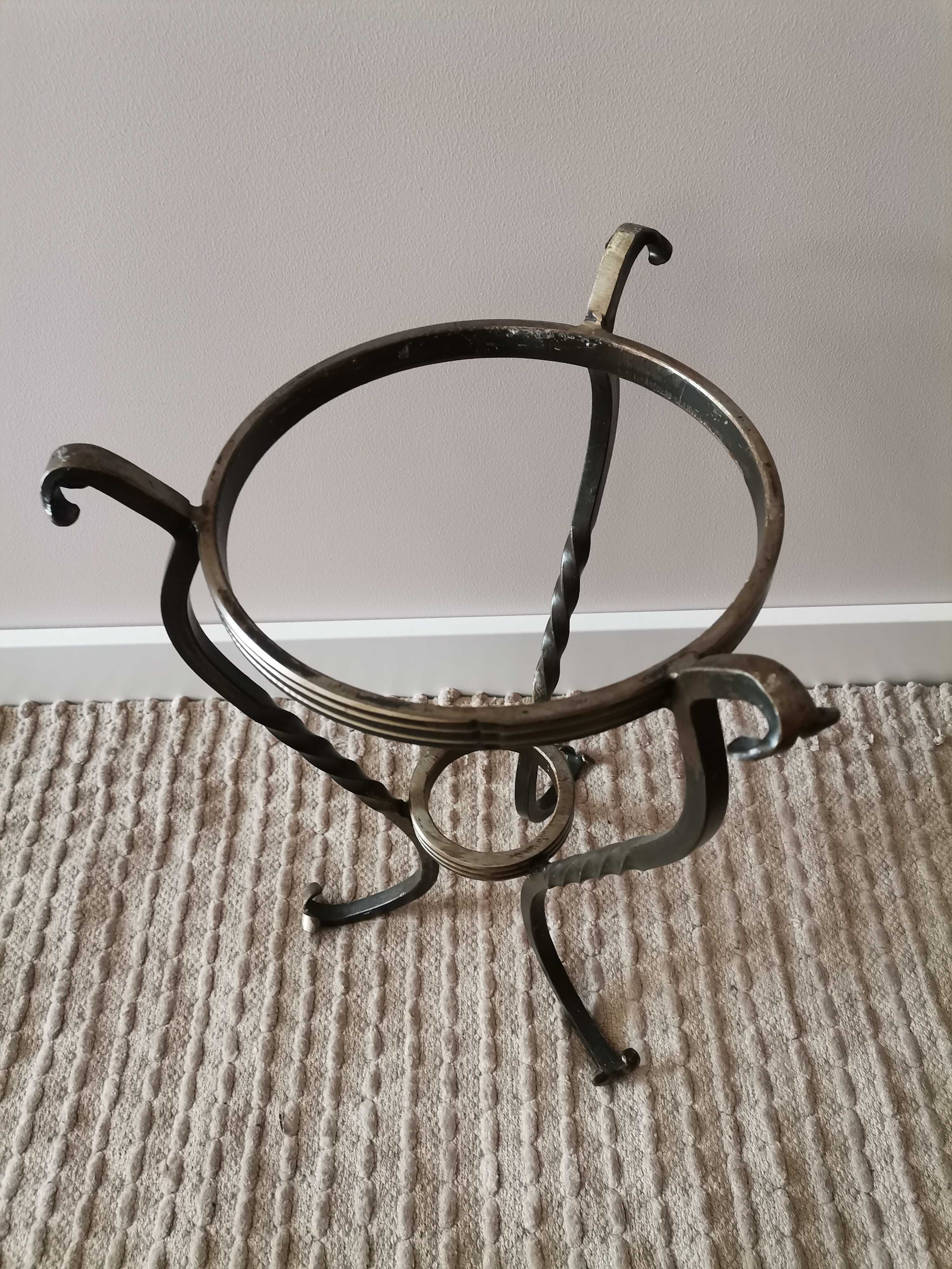 Piękny kuty kwietnik-wysokość 45 cm-metaloplastyka