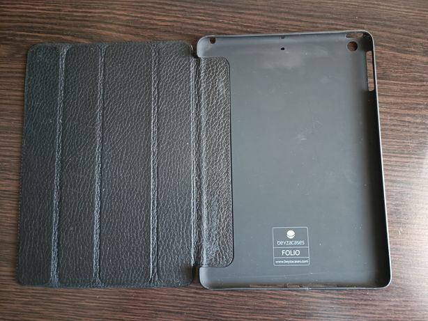 Кожаный чехол на iPad