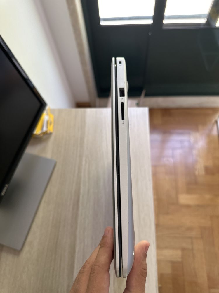 Dell Inspiron 5593 15-inch (2019) intel i5 8th gen 16gb ram