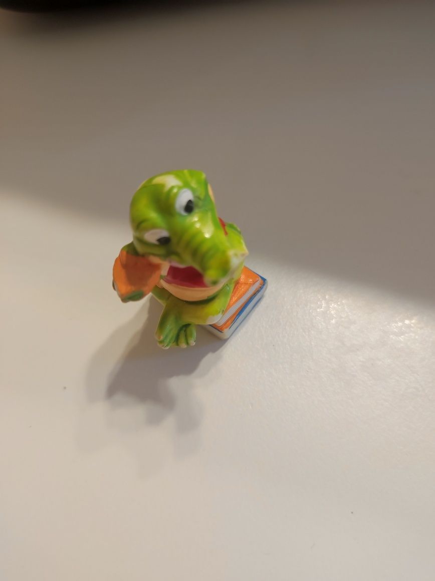 Kinder niespodzianka stare kolekcje krokodyle w szkole
