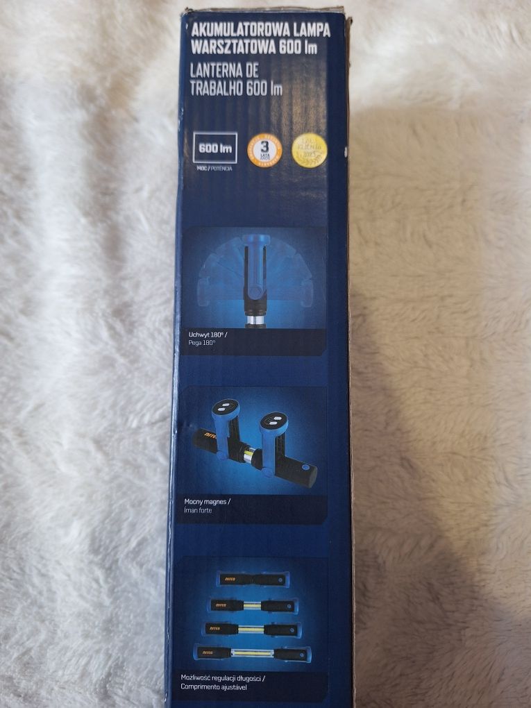 Akumulatorowa lampa warsztatową