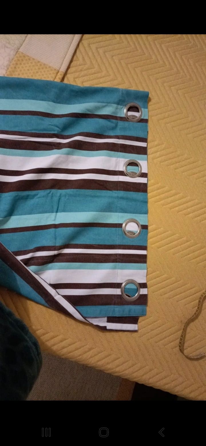 Cortinados azul e castanho