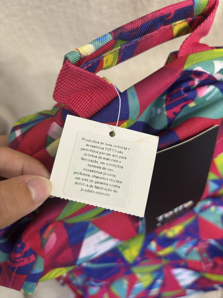 Mochila Totto impermeável Nova