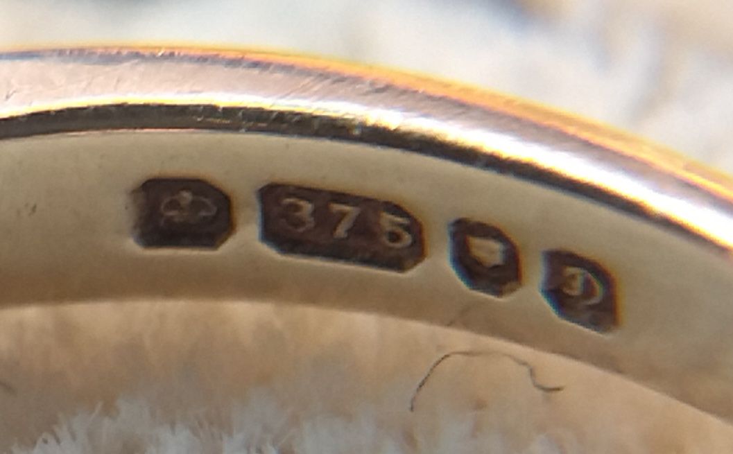 Старинное золотое кольцо  Сапфир и бриллиантами Лондон.