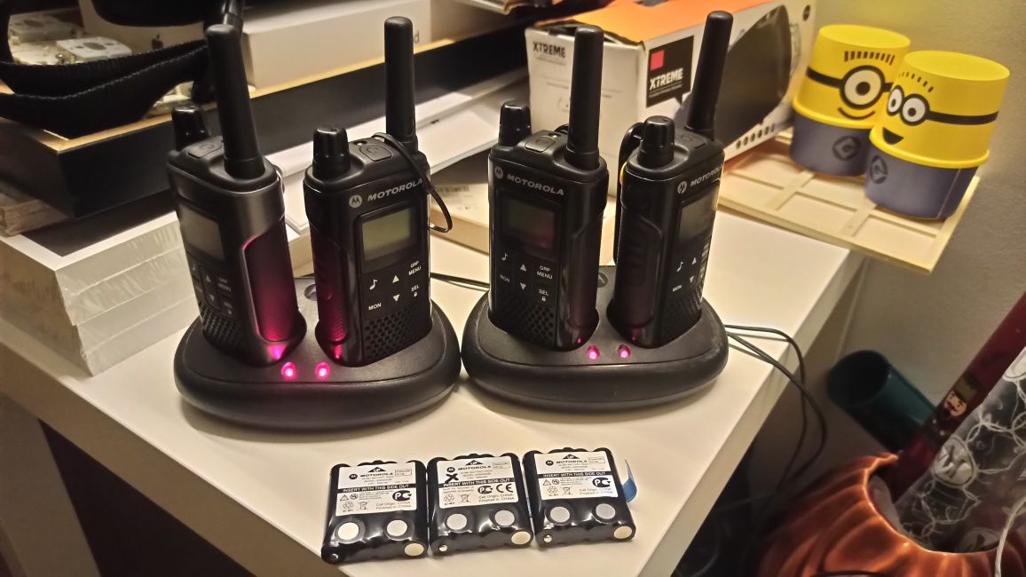 4 walkie talkie motorola xt180
