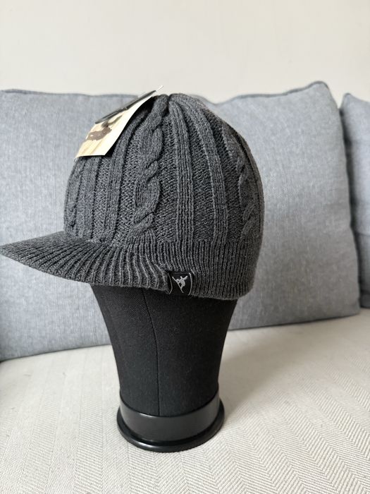 Gorros de malha grossa com pala