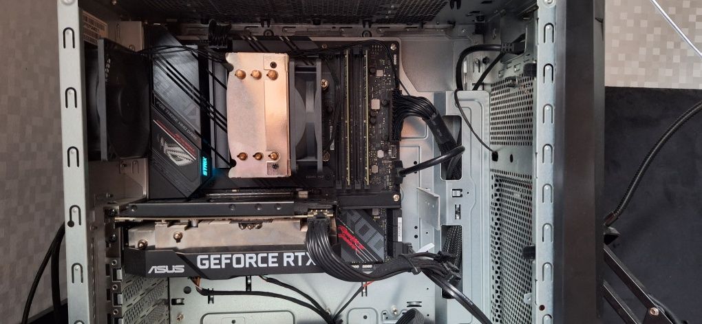 Komputer gamingowy ASUS ROG Strix G15CE-1170KF0800